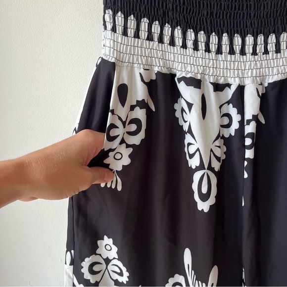 Black White Strapless Jumpsuit Women’s L Smocked Bodice Wide Leg Boho Resort - Picture 7 of 11